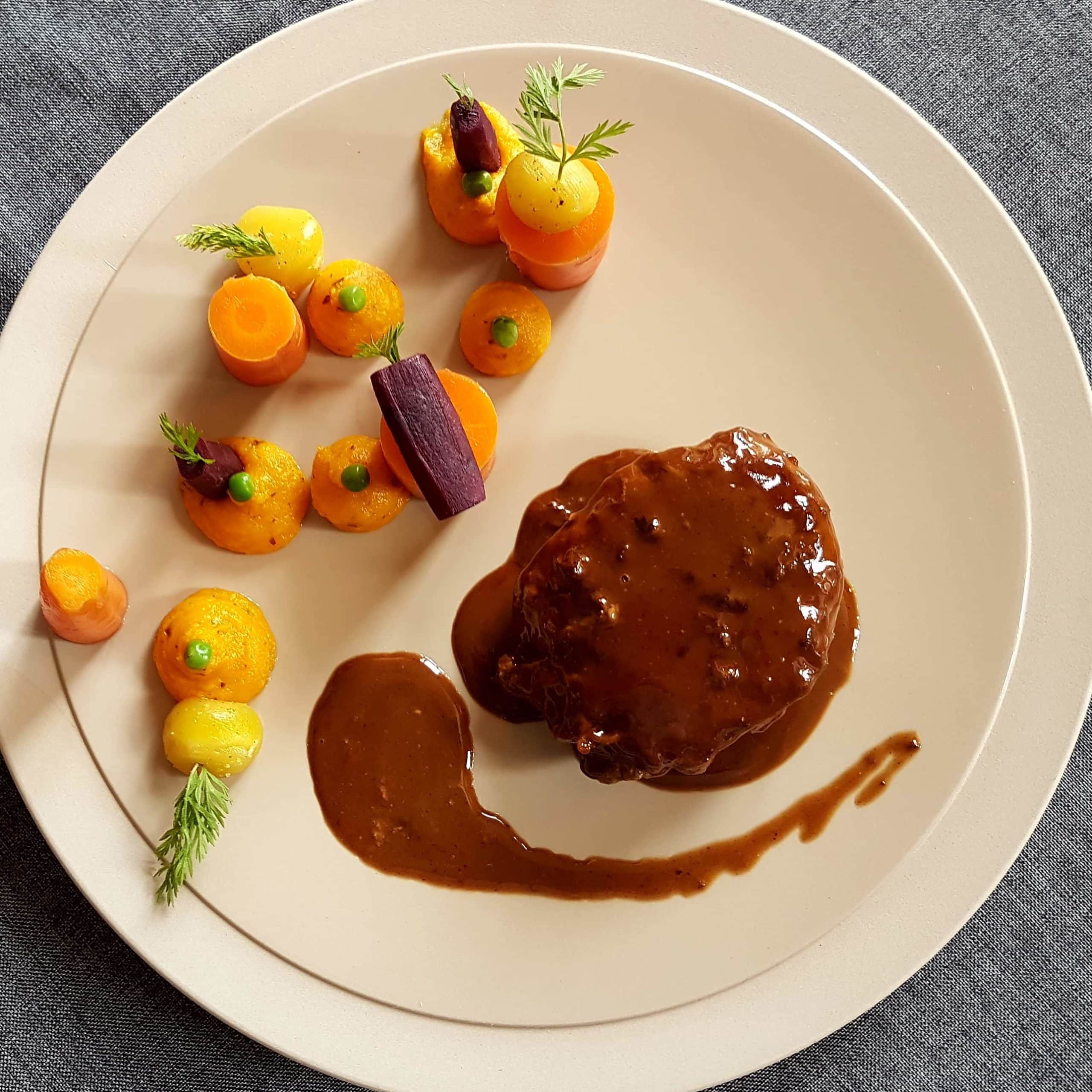 FAUQUEMBERGUE_Mathieu_-_Filet_de_Boeuf_flambé_au_Marc_de_Bourgogne_sauce_aux_Bourgeons_de_Cassis_7