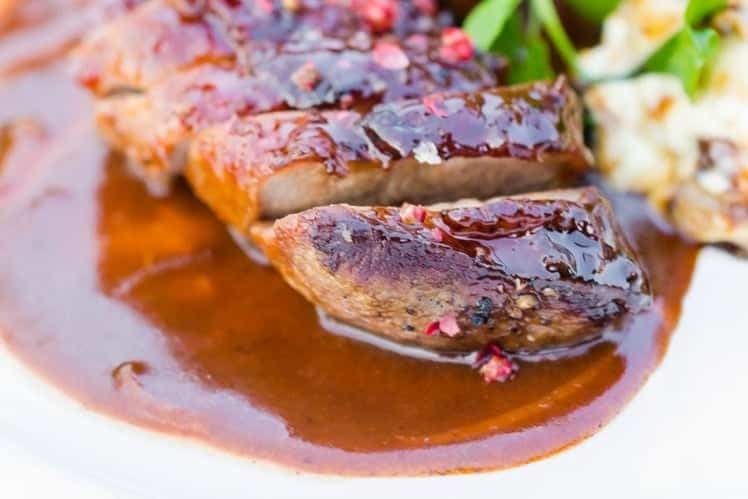 Magret de Canard aux framboises, pommes sautées, persillade