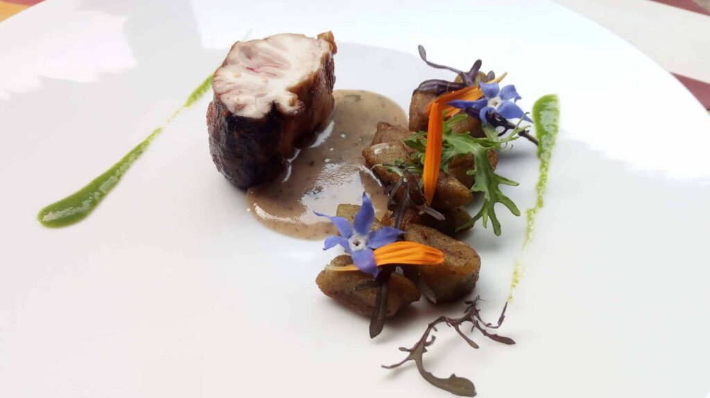 Cervelle de veau, gnocchis d’épinards, beurre blanc aux algues, anchois et yuzu