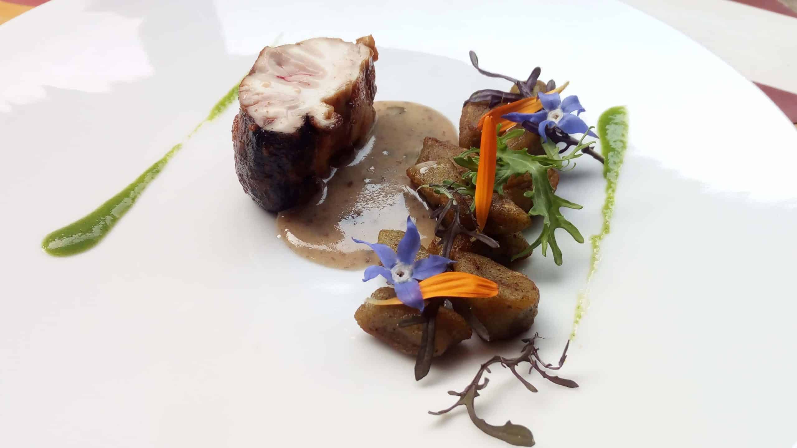 Cervelle de veau, gnocchis d’épinards, beurre blanc aux algues, anchois et yuzu