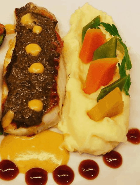 Dos de merlu en croûte de fromage de brebis, purée à la truffe du Var