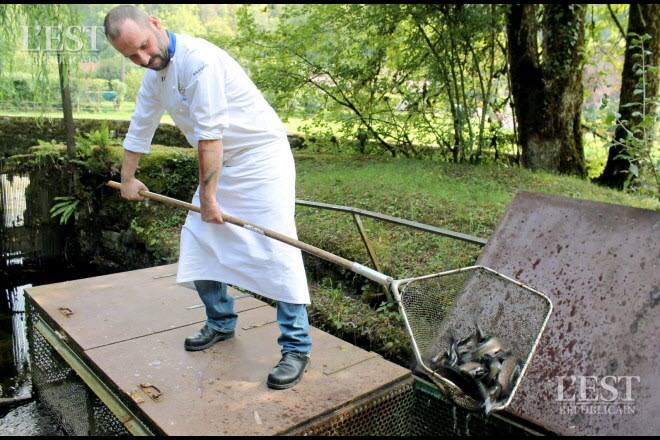Dégustez les truites de la Source bleue à Cusance (25)