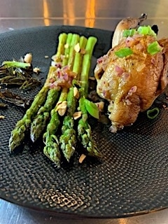 CHARLOIS Jonathan - Caille fumées aux sarments de vigne, beurre d'ail des ours asperges vertes 1