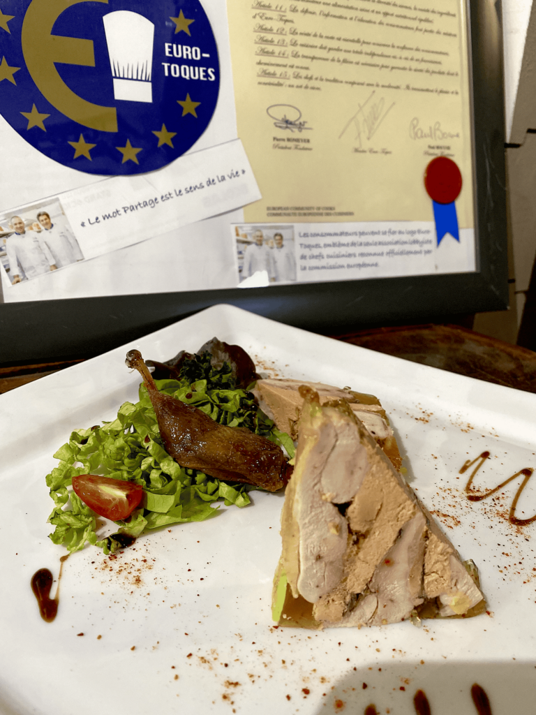 Petit pressé de filets de cailles au foie gras et cuisses de cailles confites