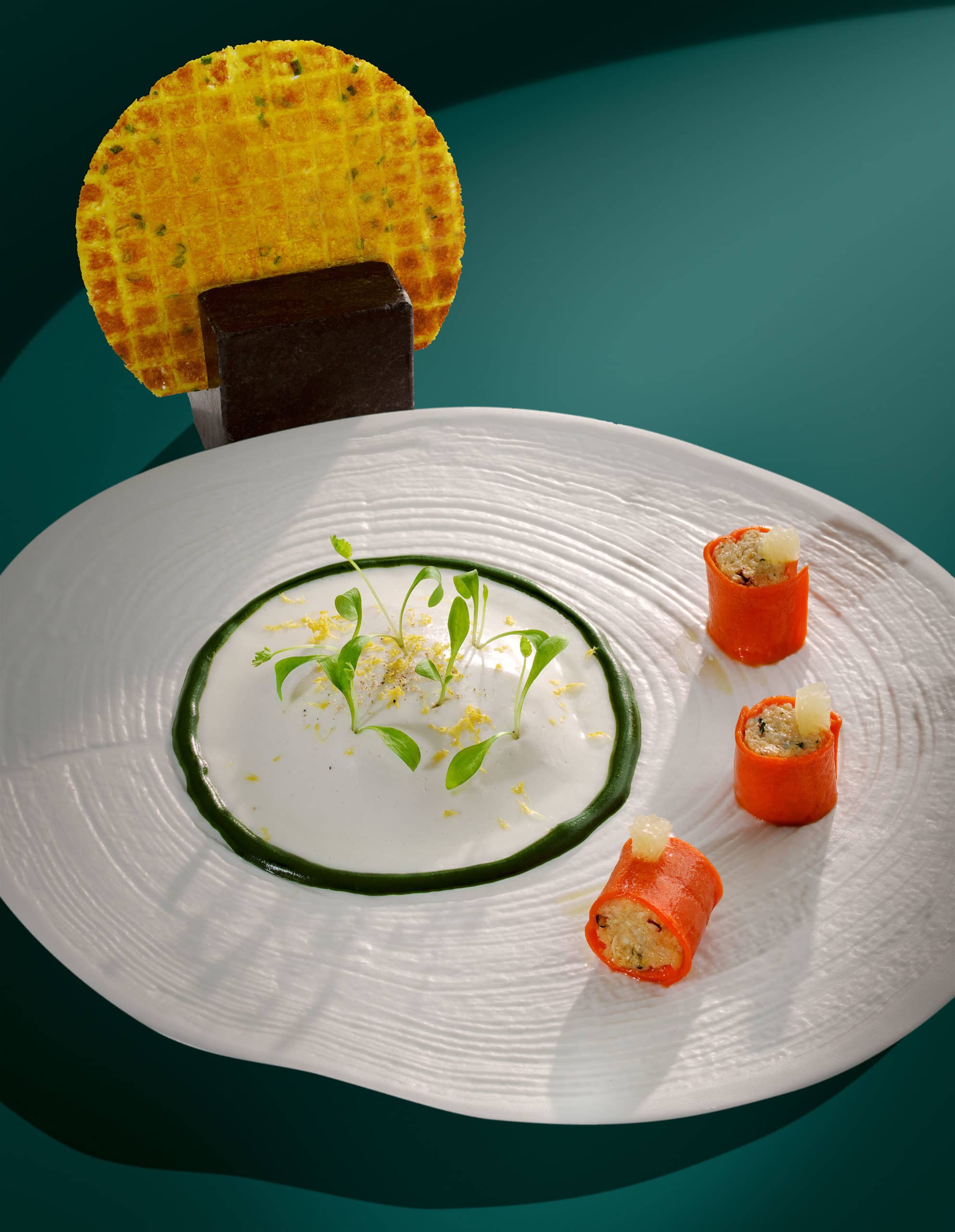 Rafraichi d’araignée de mer au gingembre, voile de yaourt acidulé et coulis de coriandre