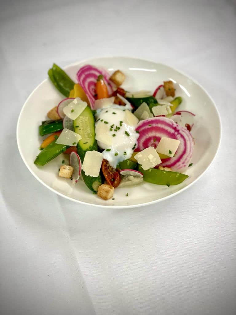 Multicolore de légumes, œuf parfait