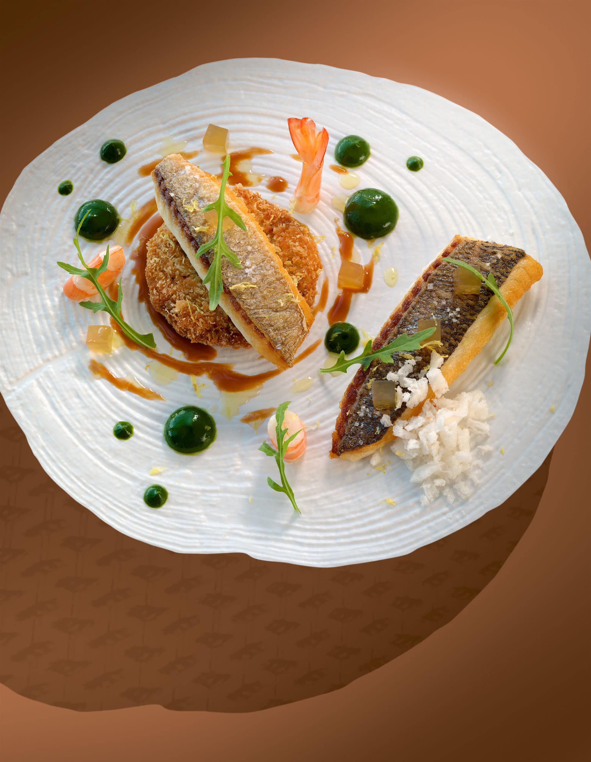 Aiguillette de daurade meunière, caviar d’aubergine infusé à la réglisse et roquette