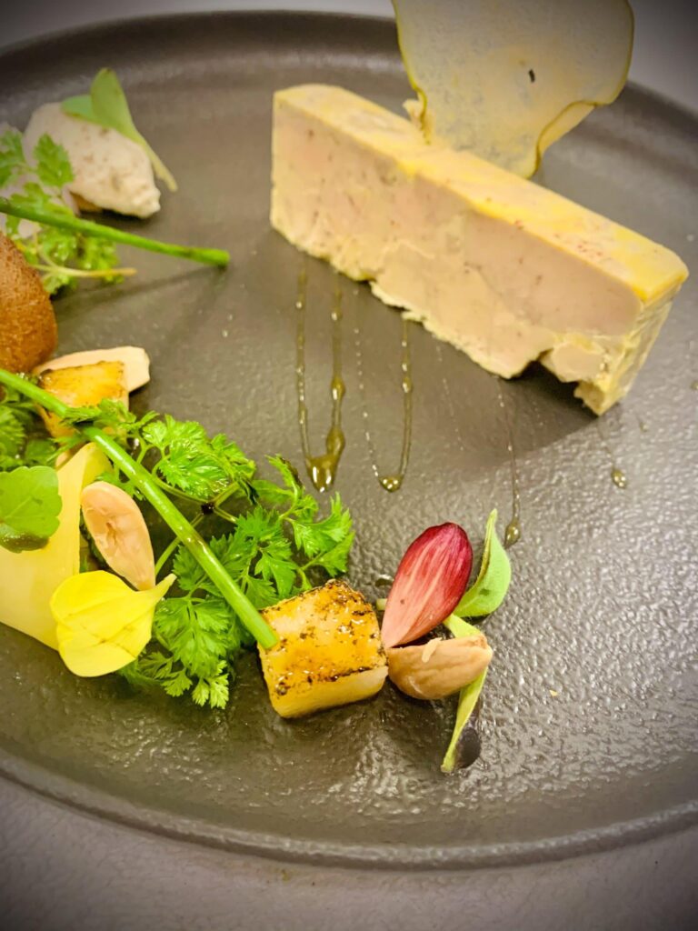 Pressé de foie gras de canard du Gers mi-cuit au caramel balsamique au safran