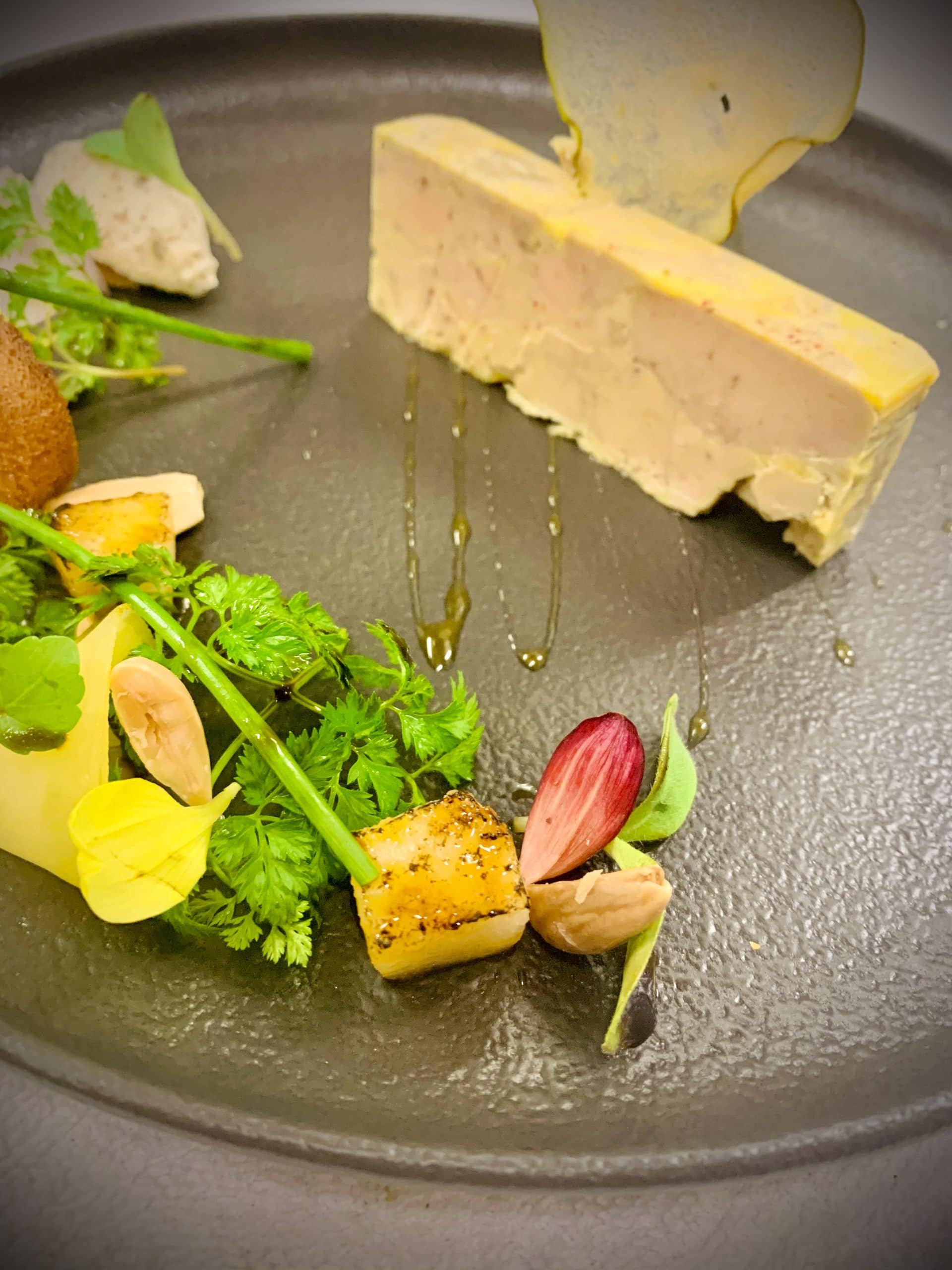 Pressé de foie gras de canard du Gers mi-cuit au caramel balsamique au safran