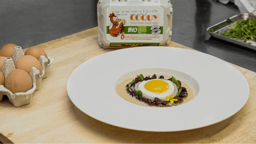 Oeuf cuit à plat, ragoût d’artichaut Macau et pommes de terre Charlotte