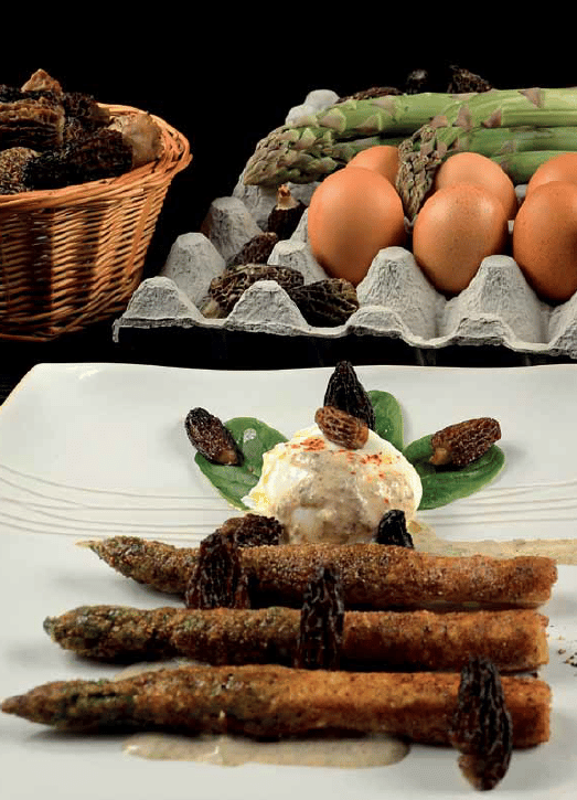 Oeufs à la crème de morilles et mouillettes d’asperges