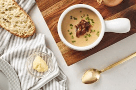 Crème des halles caramélisée au Porto, chips de jambon sec