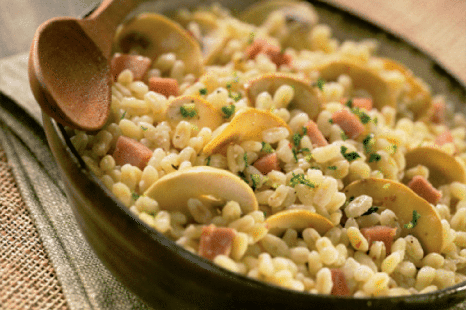 Poêlée de blé paysanne, sauce moutarde à l’ancienne