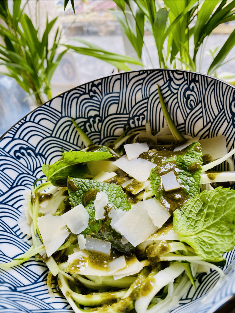 Julienne de courgette à la menthe et au parmesan