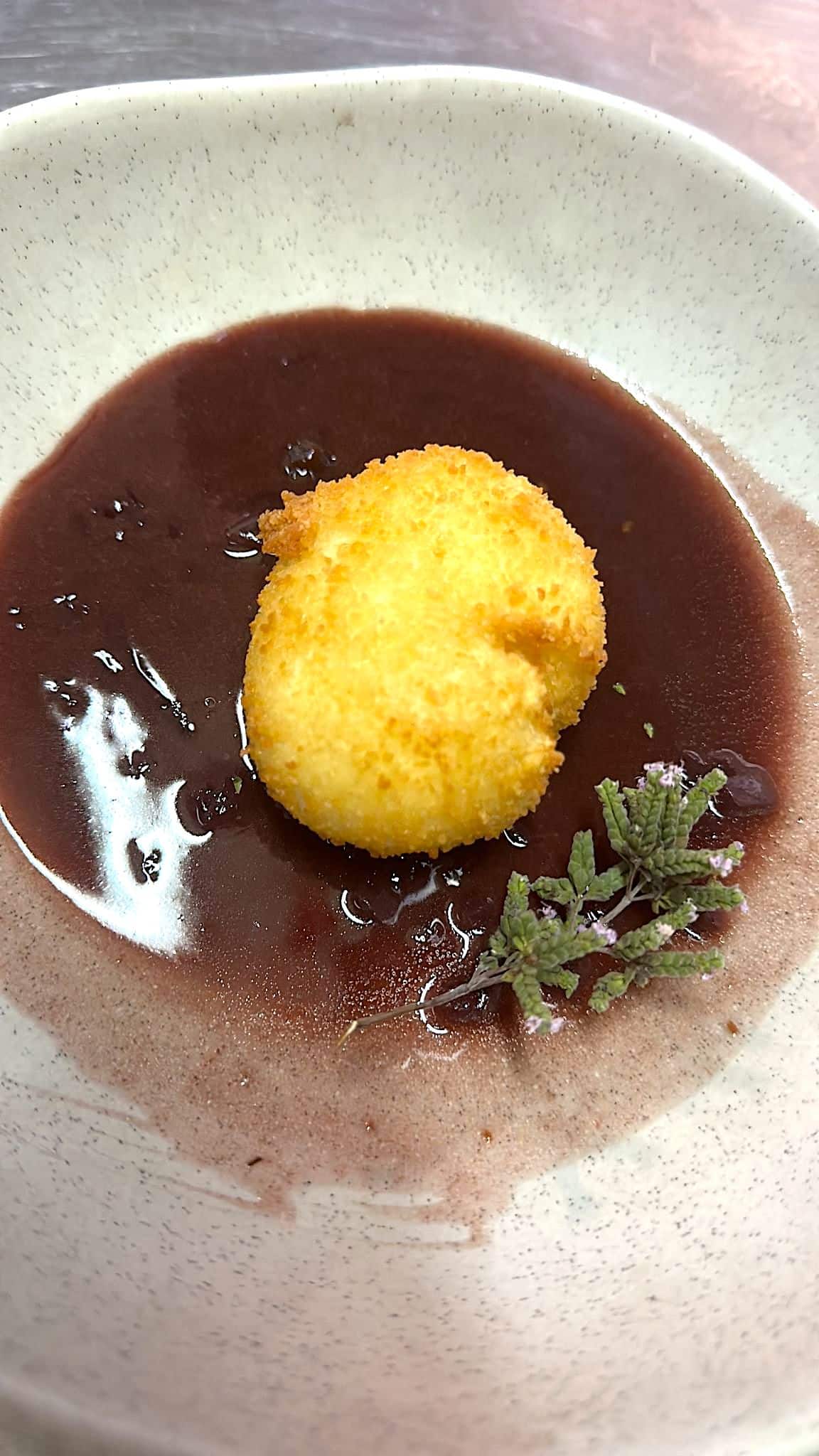 Œuf mollet, pané et frit, sauce Frontonnaise