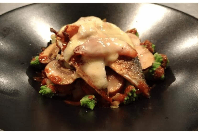 Filets de maquereau snackés et gratinés au vieux Cantal