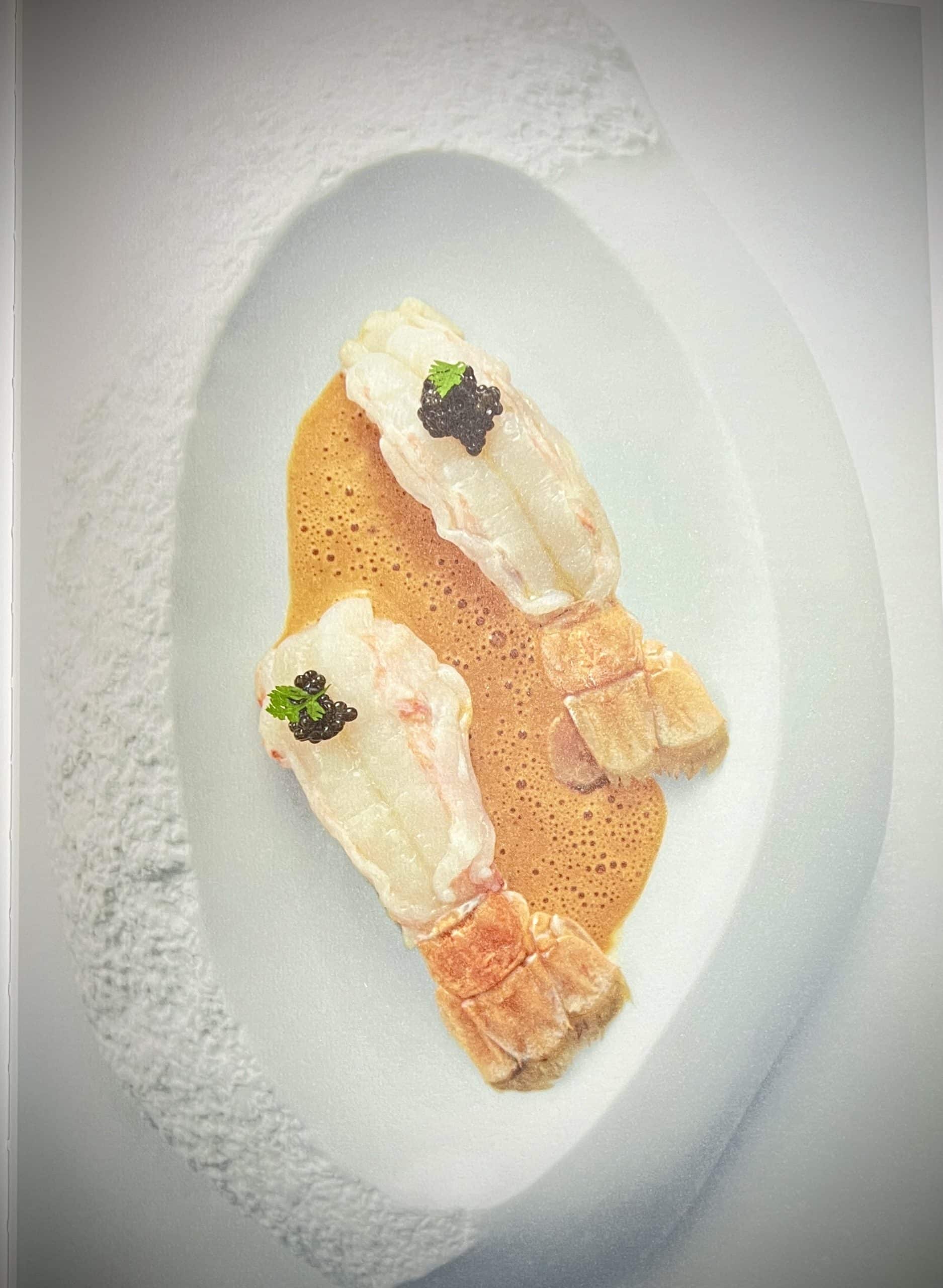 Grosses langoustines juste saisies, caviar Prunier et bisque épicée et émulsionnée