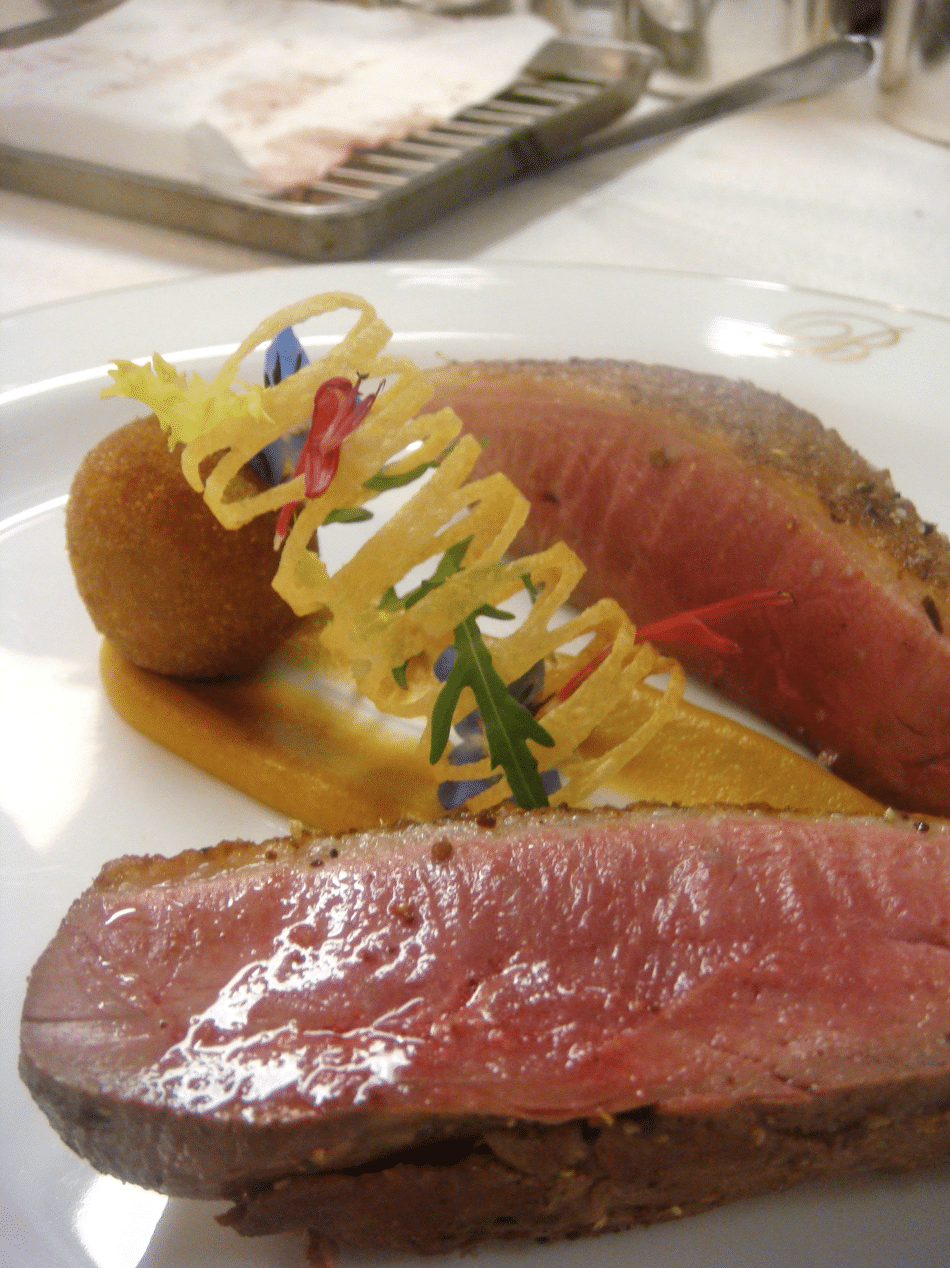 BASSELOT Virginie - Poitrine de canard Challandais rôties aux épices, purée de patate douce aux foie gras, cromesquis de cuisse aux agrumes