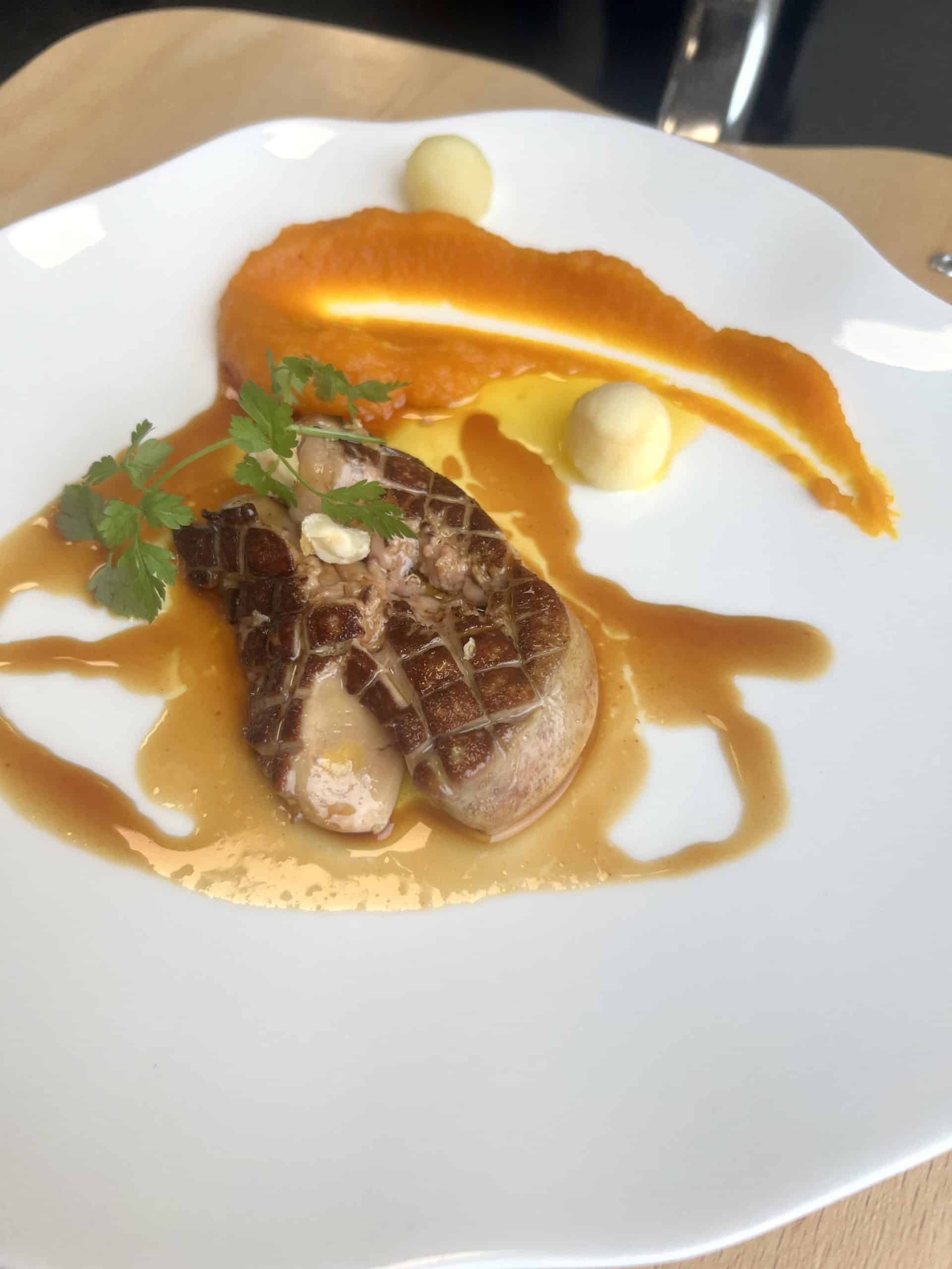 Foie gras poêlé sauce agrumes, mousseline potimarron au muscat de Rivesaltes